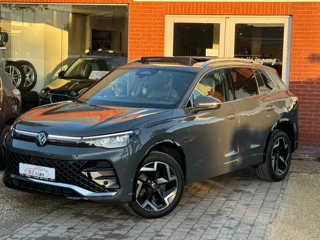 Volkswagen Tiguan view 2