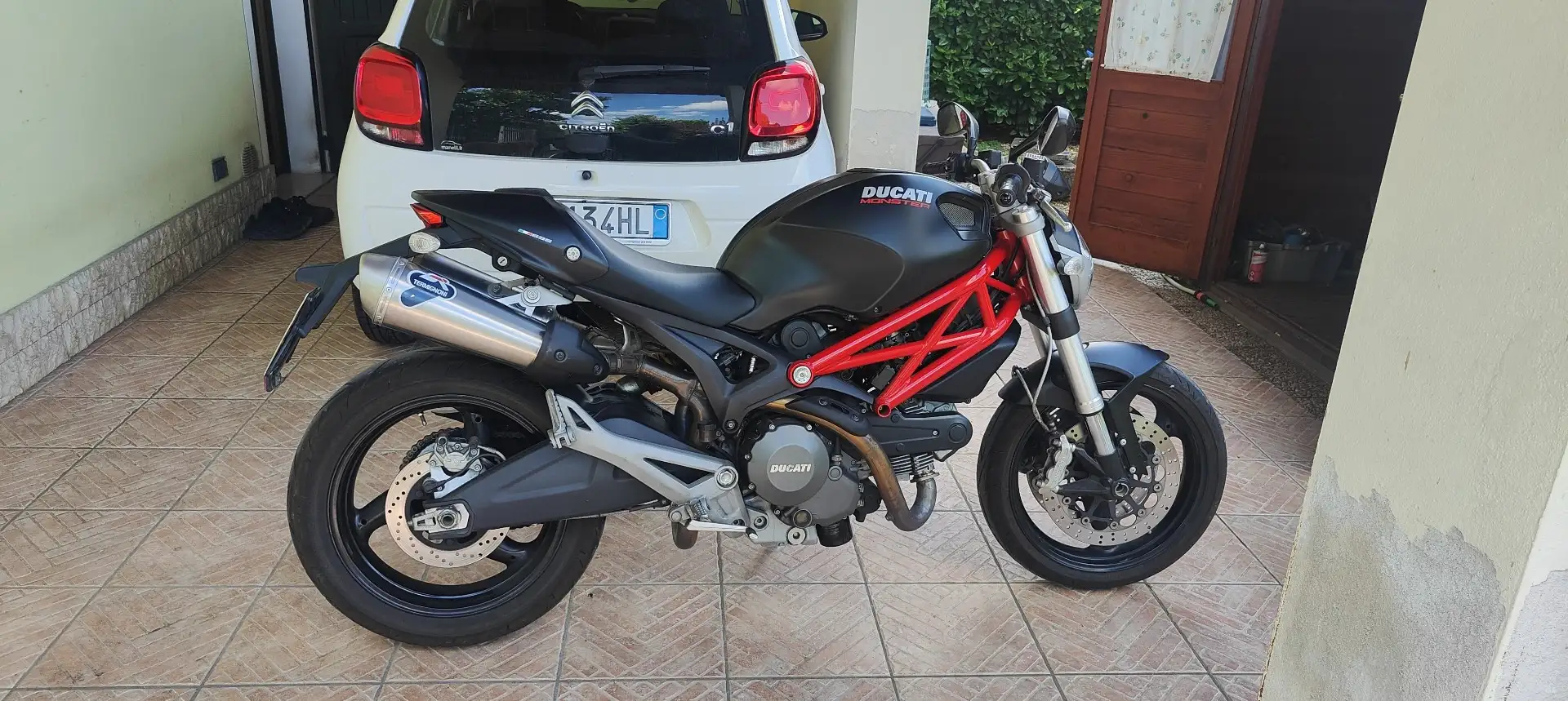 Ducati Monster 696 Noir - 2