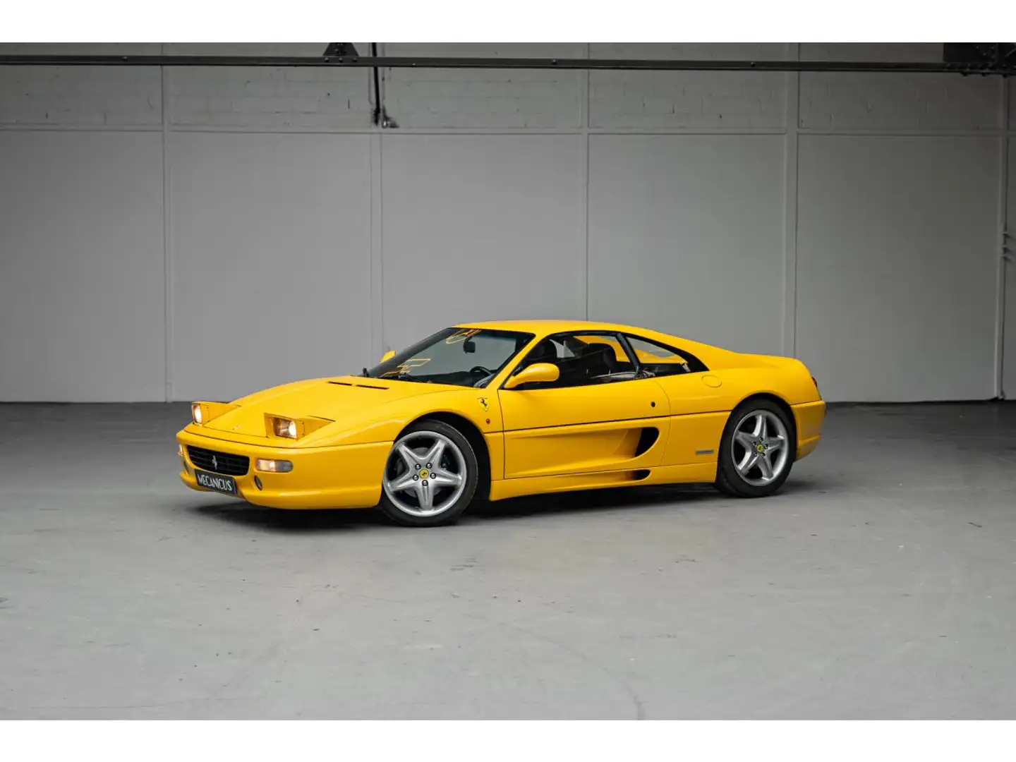 Ferrari 355 exterior