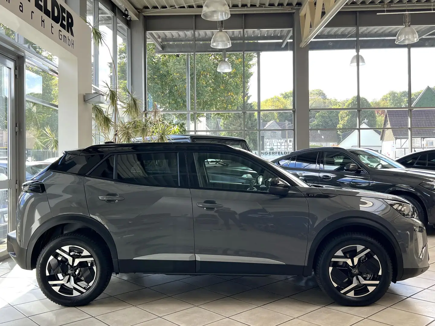 Peugeot 2008 2008 GT HYBRID 145 e-DSC6 Alcantara 360° PANO Grau - 2