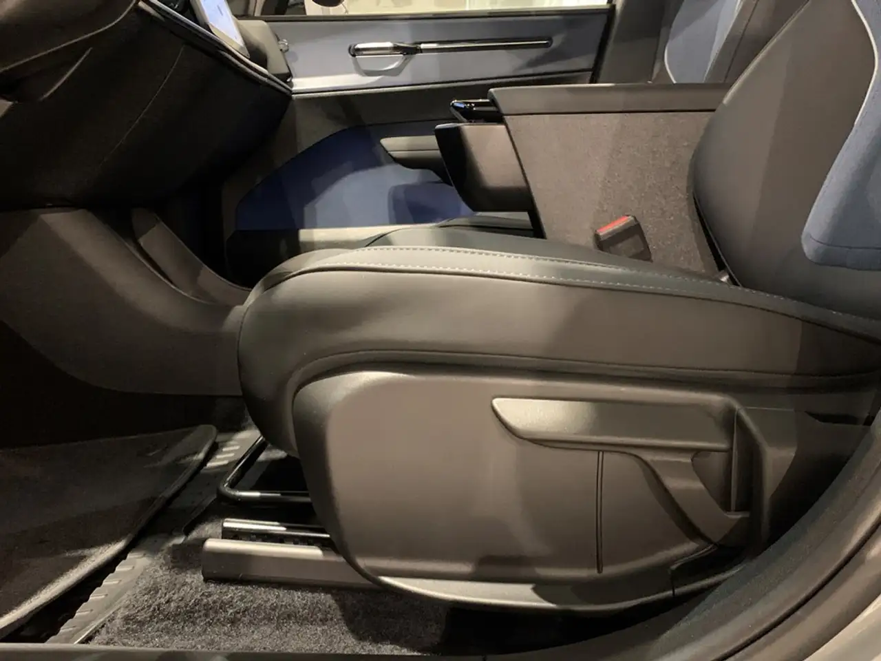 Volvo EX30 Recharge Plus Extended Range 6