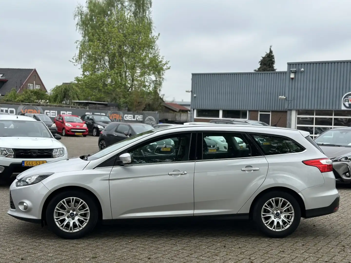 Ford Focus Wagon 1.6 TI-VCT Titanium Automaat *Cruis Cr*Clima Gris - 2