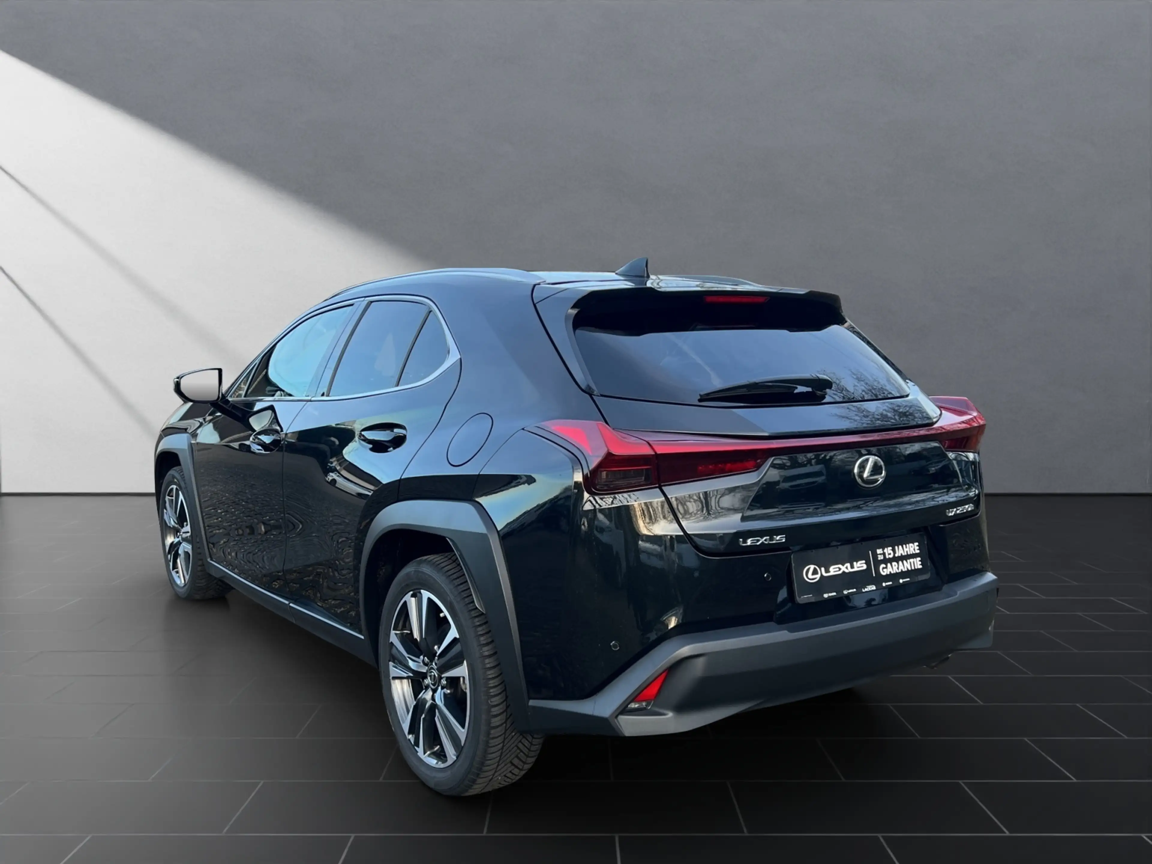 Lexus UX 250h 250h*EXECUTIVE*PANO*PREMIUM*1HD*PANO* HUD* — photo 3