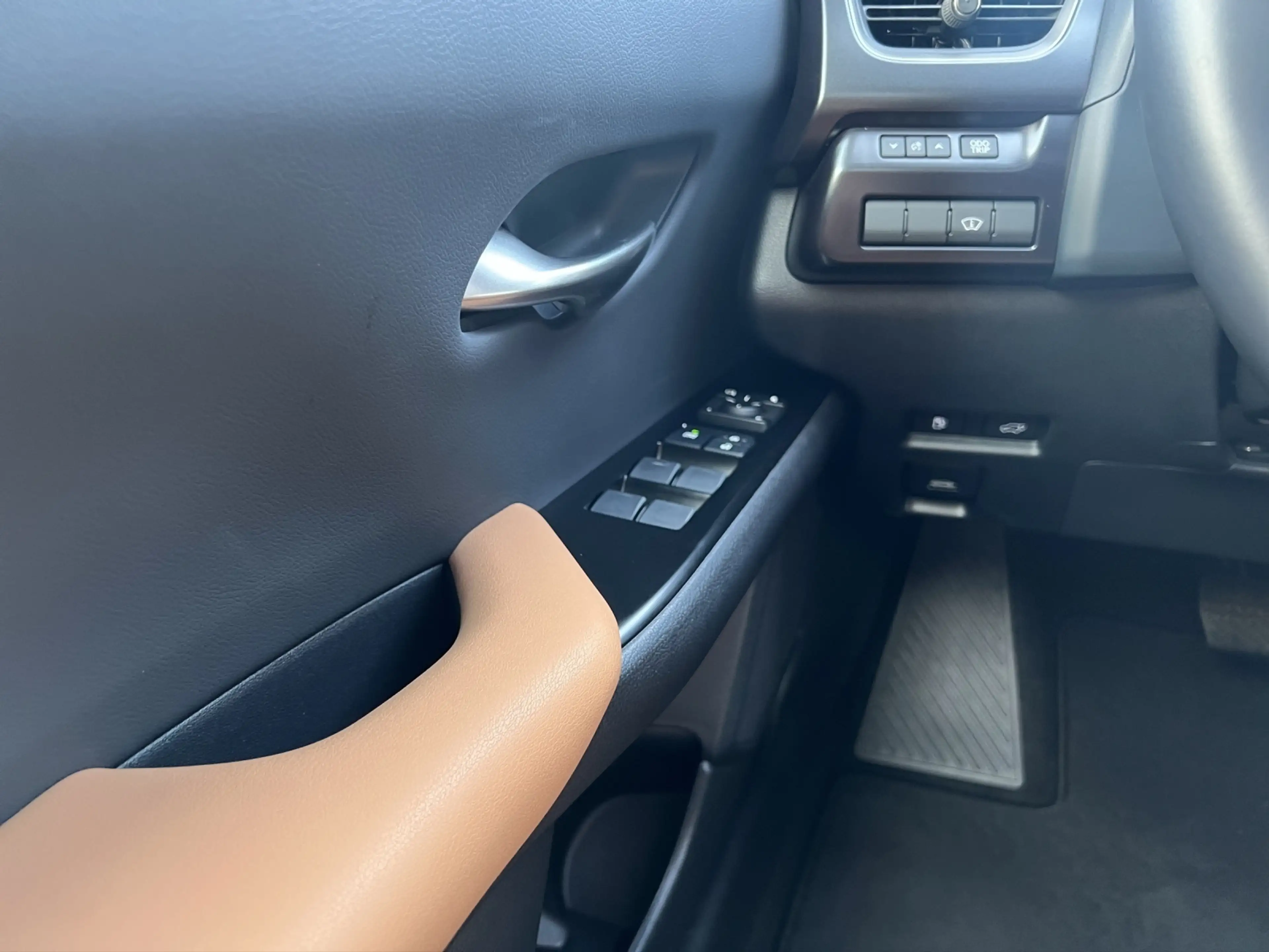 Lexus UX 250h 250h*EXECUTIVE*PANO*PREMIUM*1HD*PANO* HUD* — photo 12