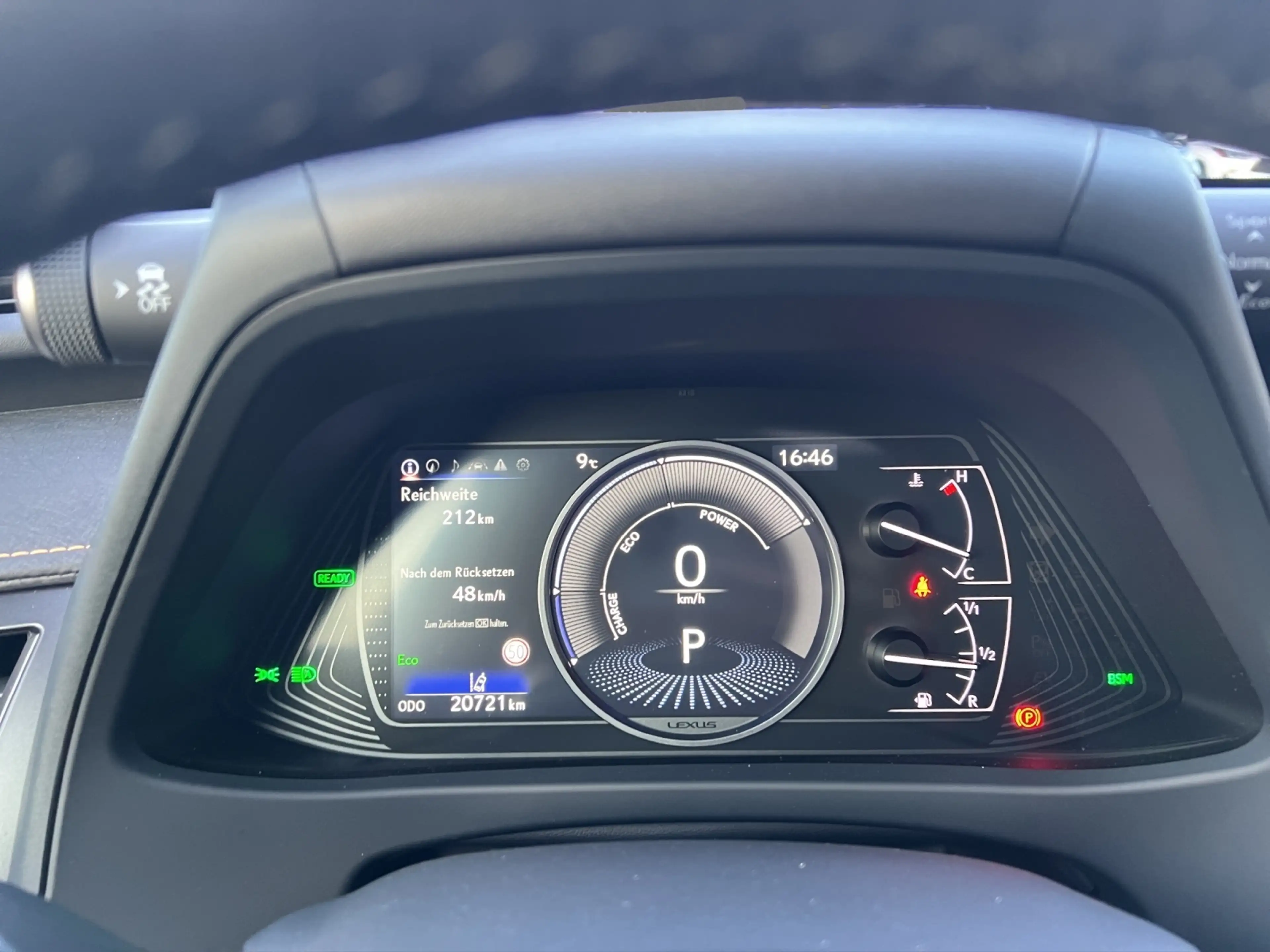 Lexus UX 250h 250h*EXECUTIVE*PANO*PREMIUM*1HD*PANO* HUD* — photo 11