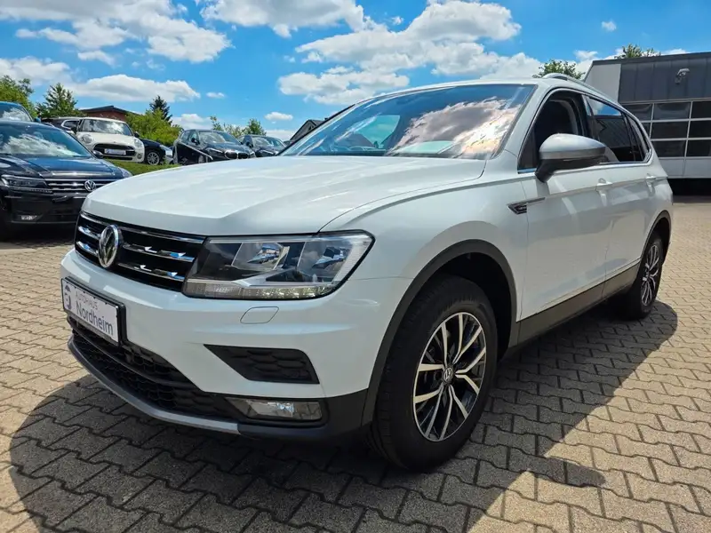 VOLKSWAGEN Tiguan