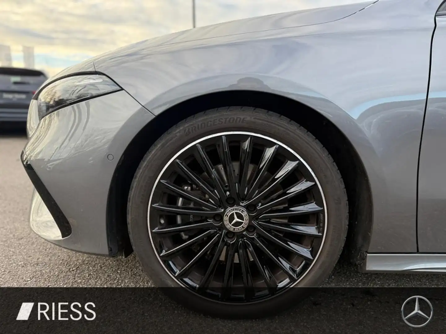 Mercedes-Benz A 220 d Lim AMG SPORT PANO BURM NIGHT 360° 19" WINTER Grau - 2