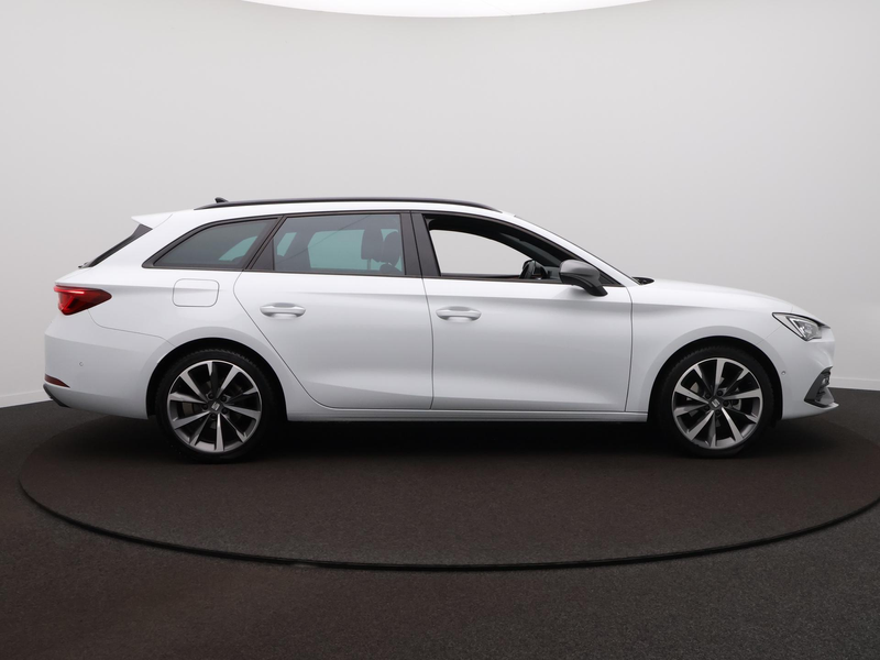 SEAT Leon Sportstourer 1.0 eTSI Style Business Intense Autom — photo 4