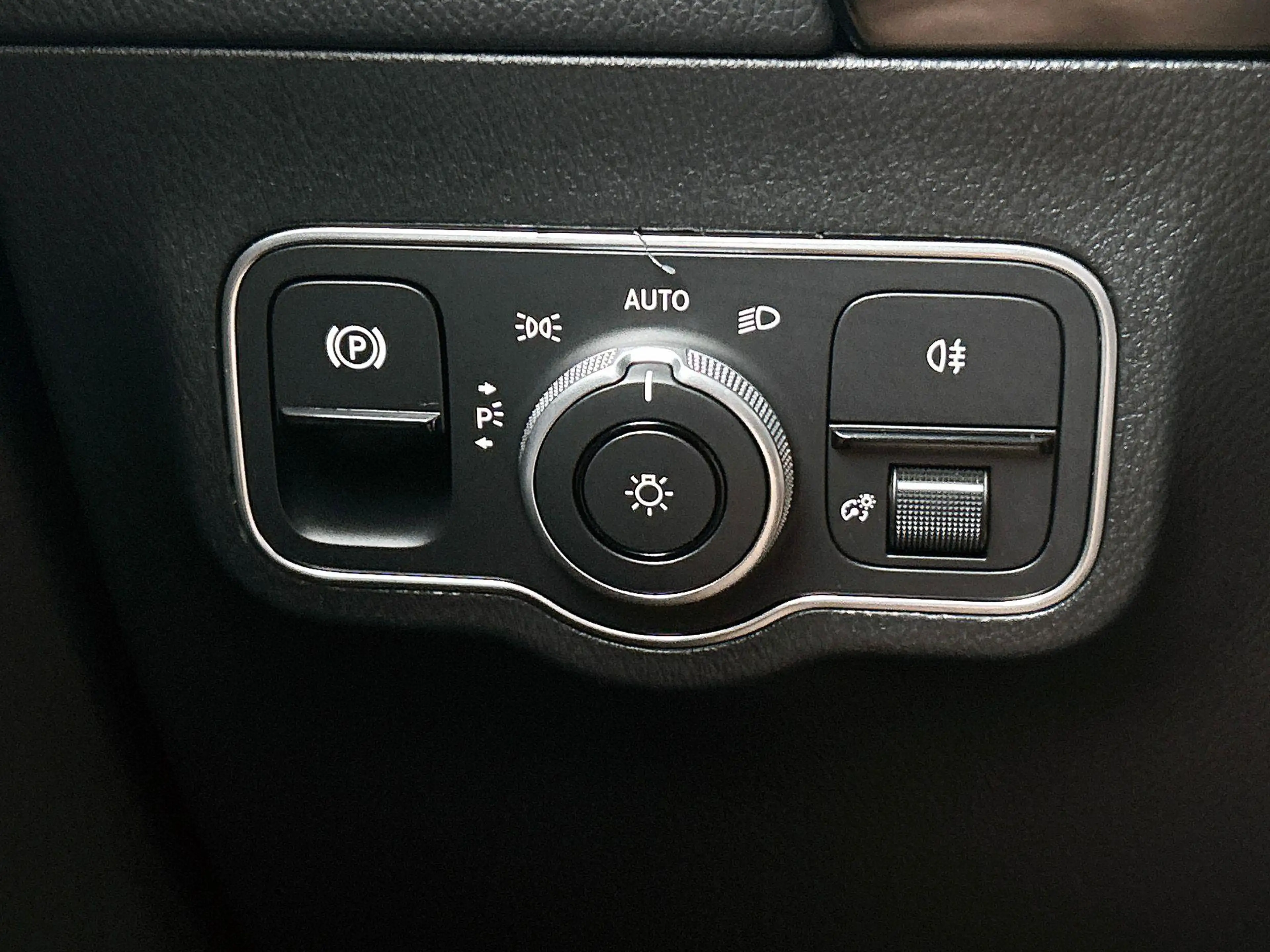 Mercedes-Benz GLA 220 Luxury Line | Dodehoekassistent | Verwarmde Zetels — photo 12