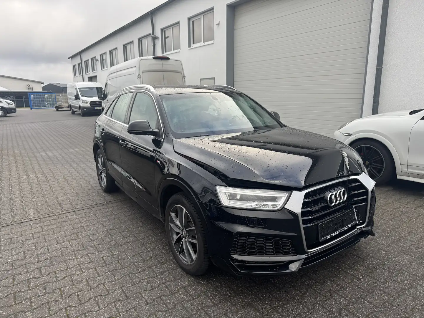Audi Q3 sport quattro, 2.0 Benzin, Euro 6, Autom. Zwart - 2