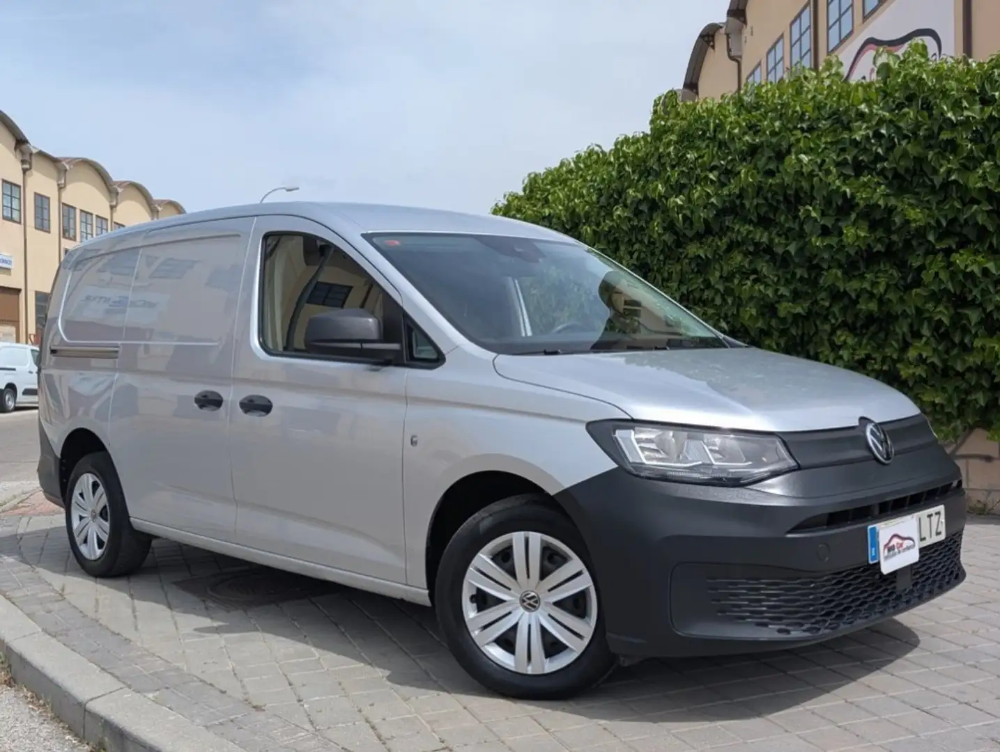 Volkswagen Caddy Furgón Maxi 2.0TDI 75kW Gris - 1