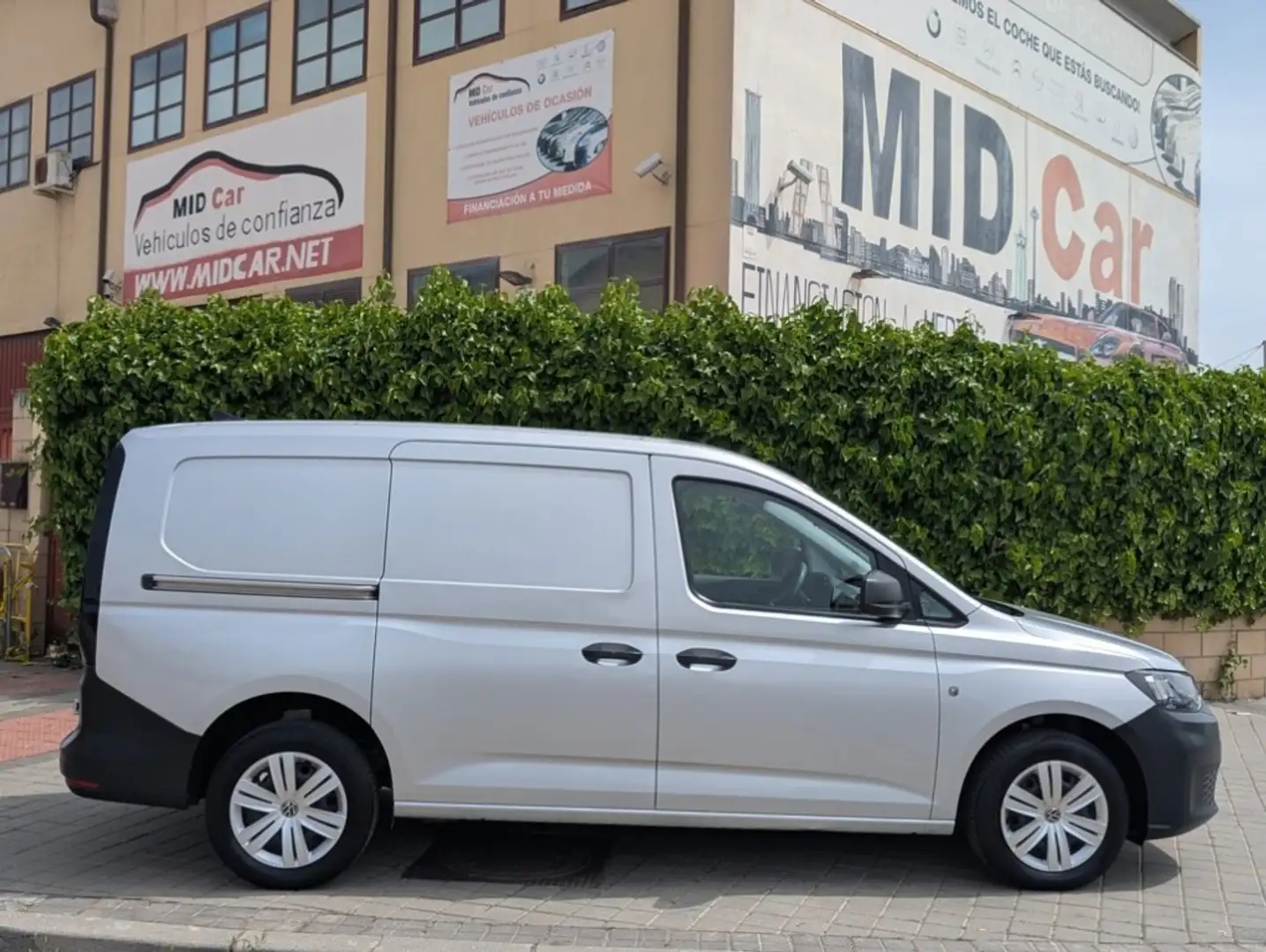 Volkswagen Caddy Furgón Maxi 2.0TDI 75kW Gris - 2