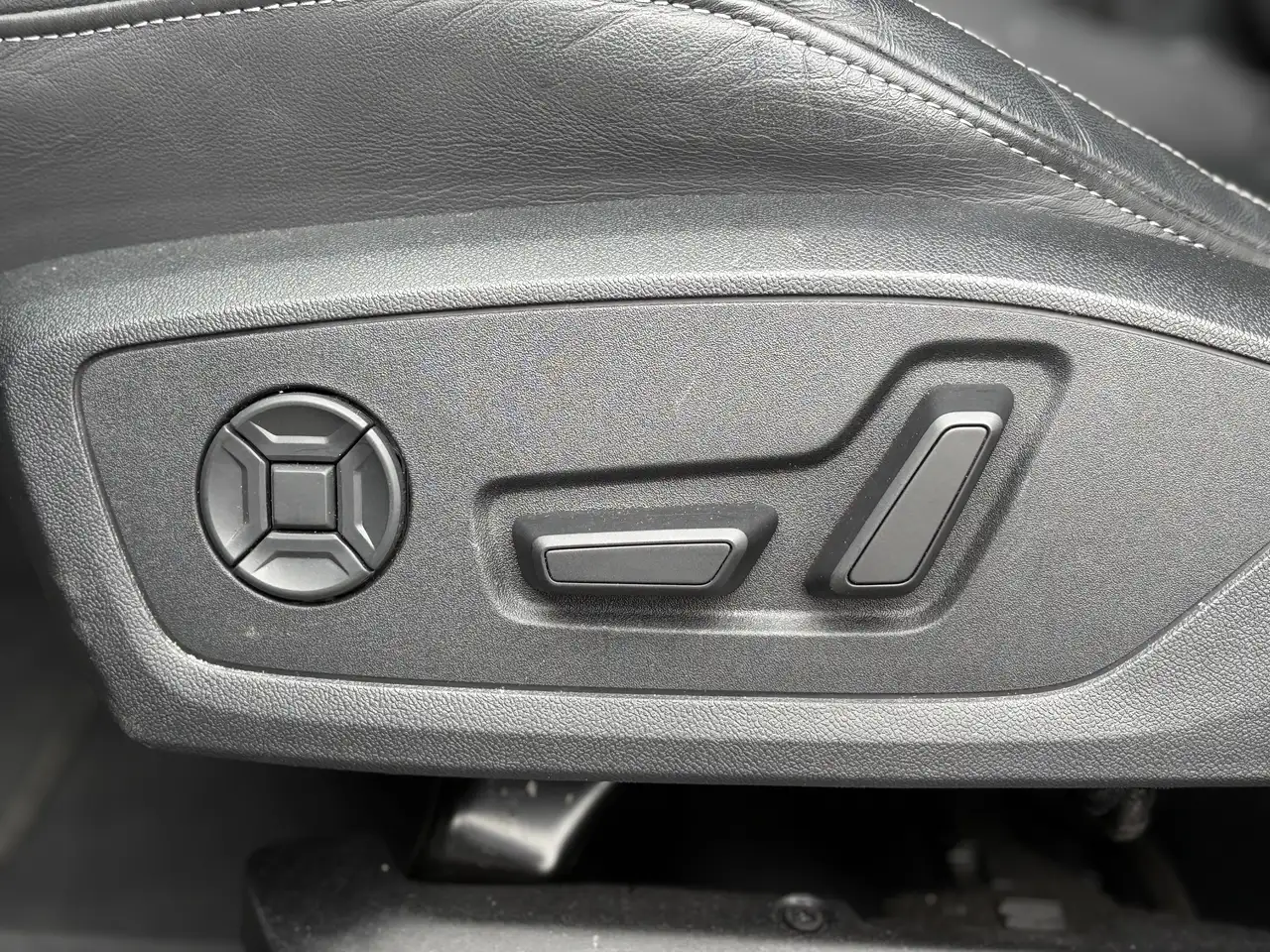Audi Q3 photo Audi Q3