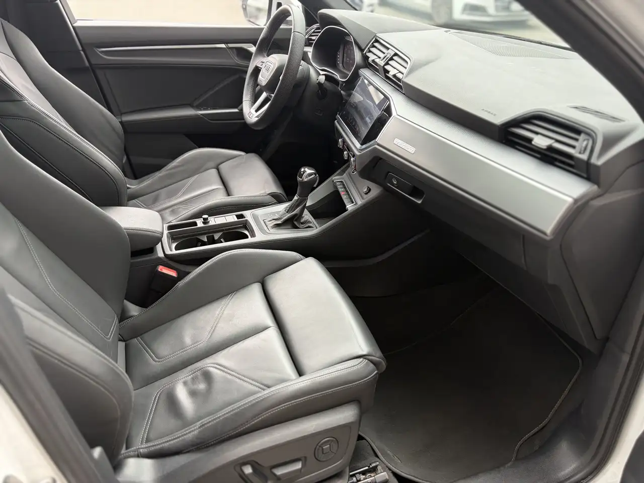 Audi Q3 photo Audi Q3