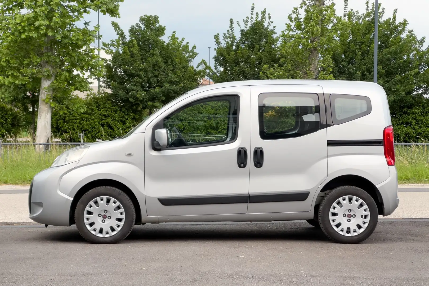 Fiat Qubo Qubo 1.3 mjt 16v Dynamic Plateado - 2