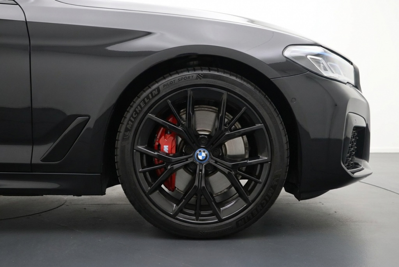 BMW 530 5 touring 530e M Sport Pano l Laser l 360 l HUD l — photo 8