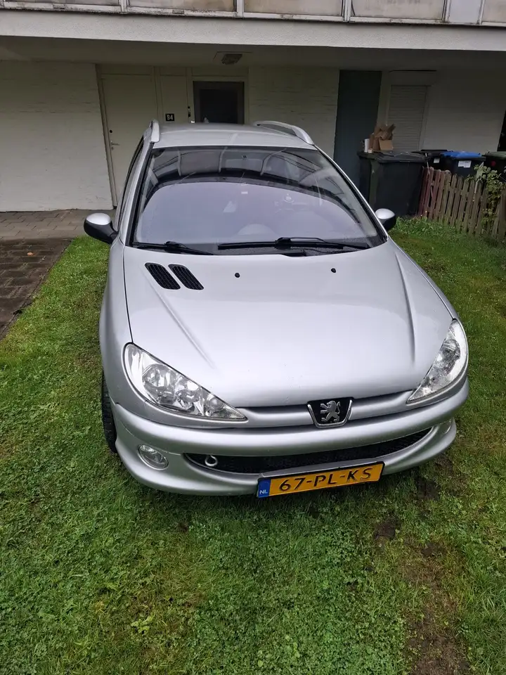 Peugeot 206 110 Quiksilver — photo 1 of 15