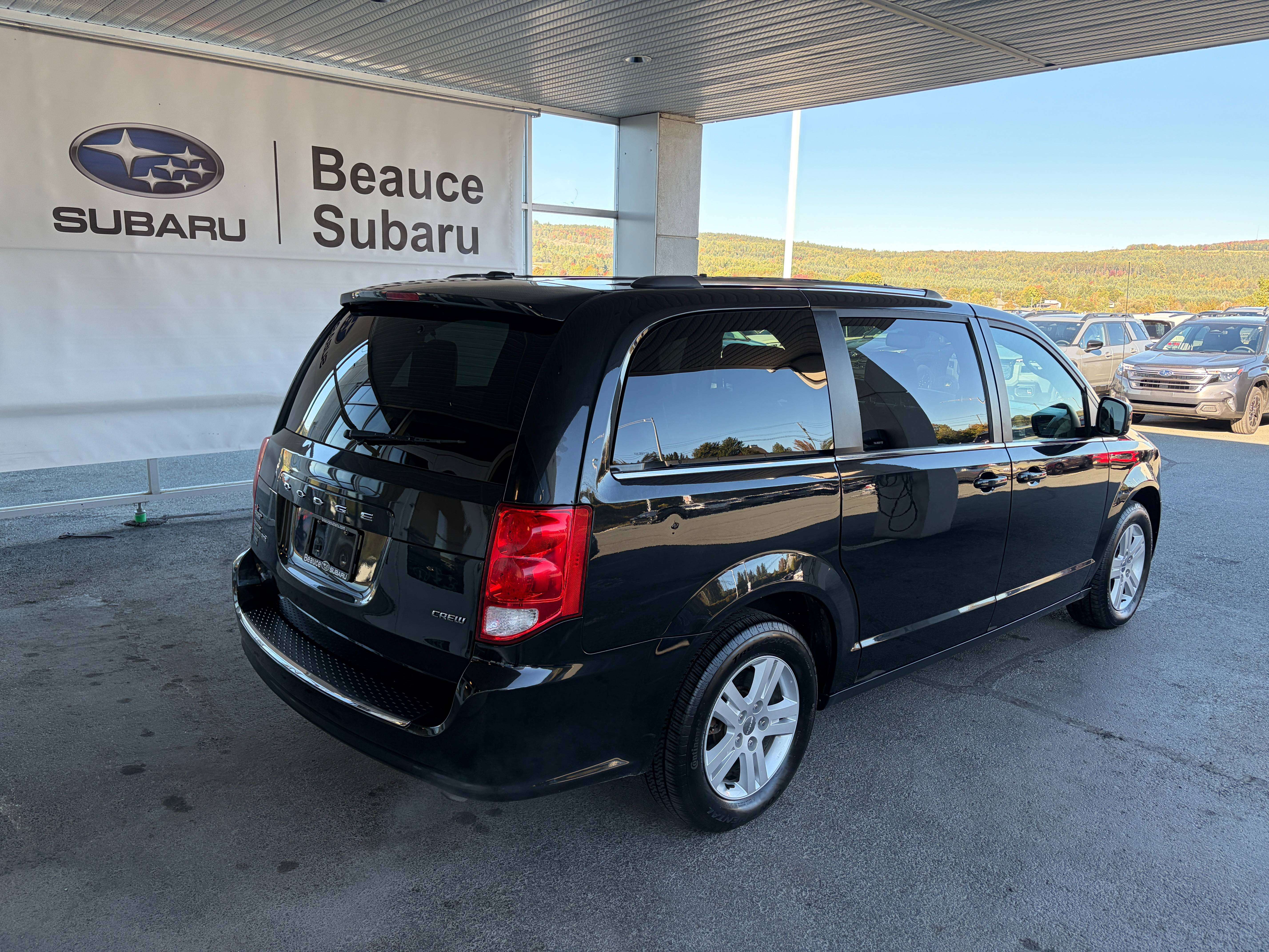 2020 Dodge Grand Caravan Crew Plus — photo 3