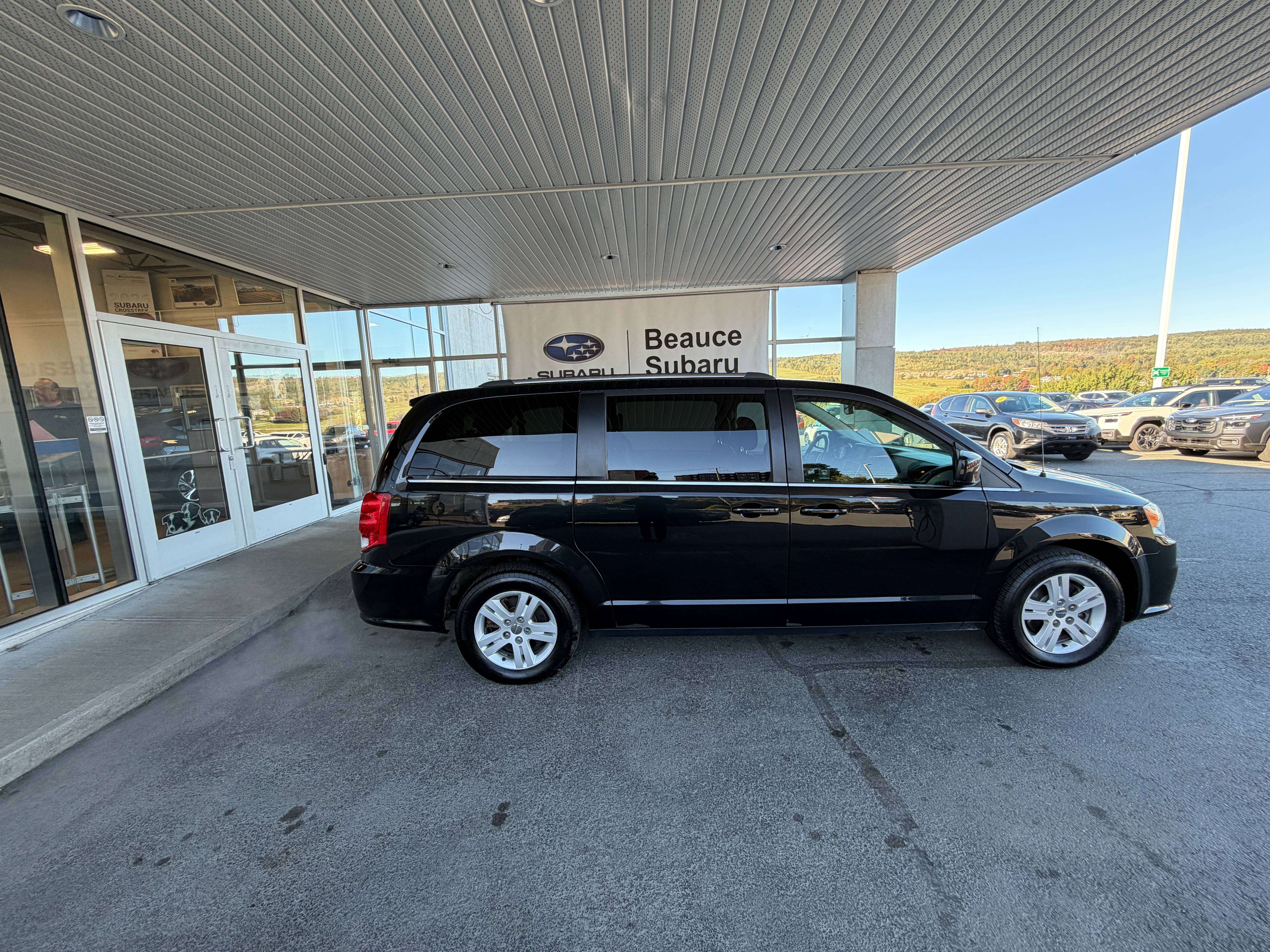 2020 Dodge Grand Caravan Crew Plus — photo 2