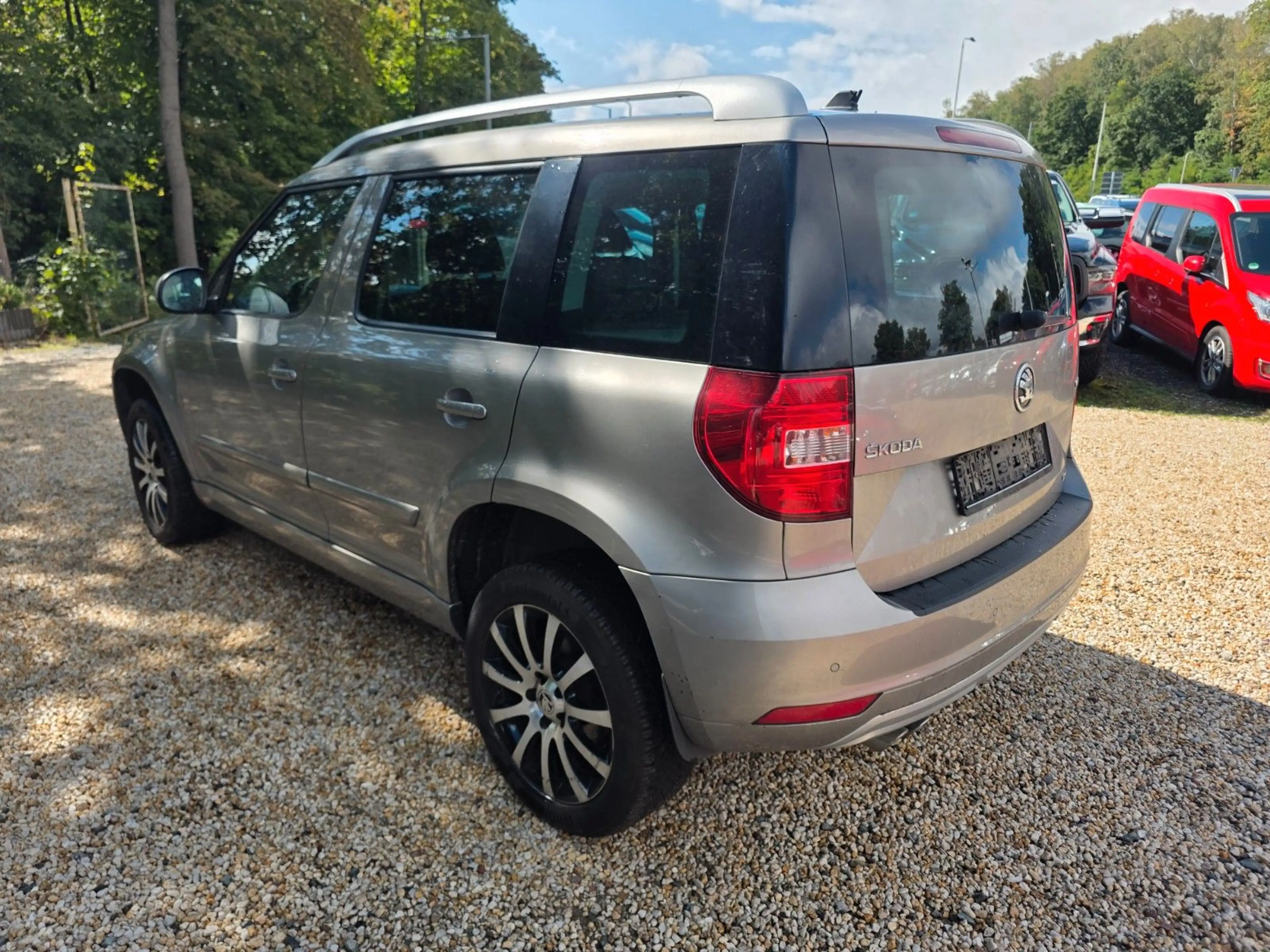 Skoda Yeti L&K 4x4  Automatik 2 Hand TÜV 06 2027 — photo 12