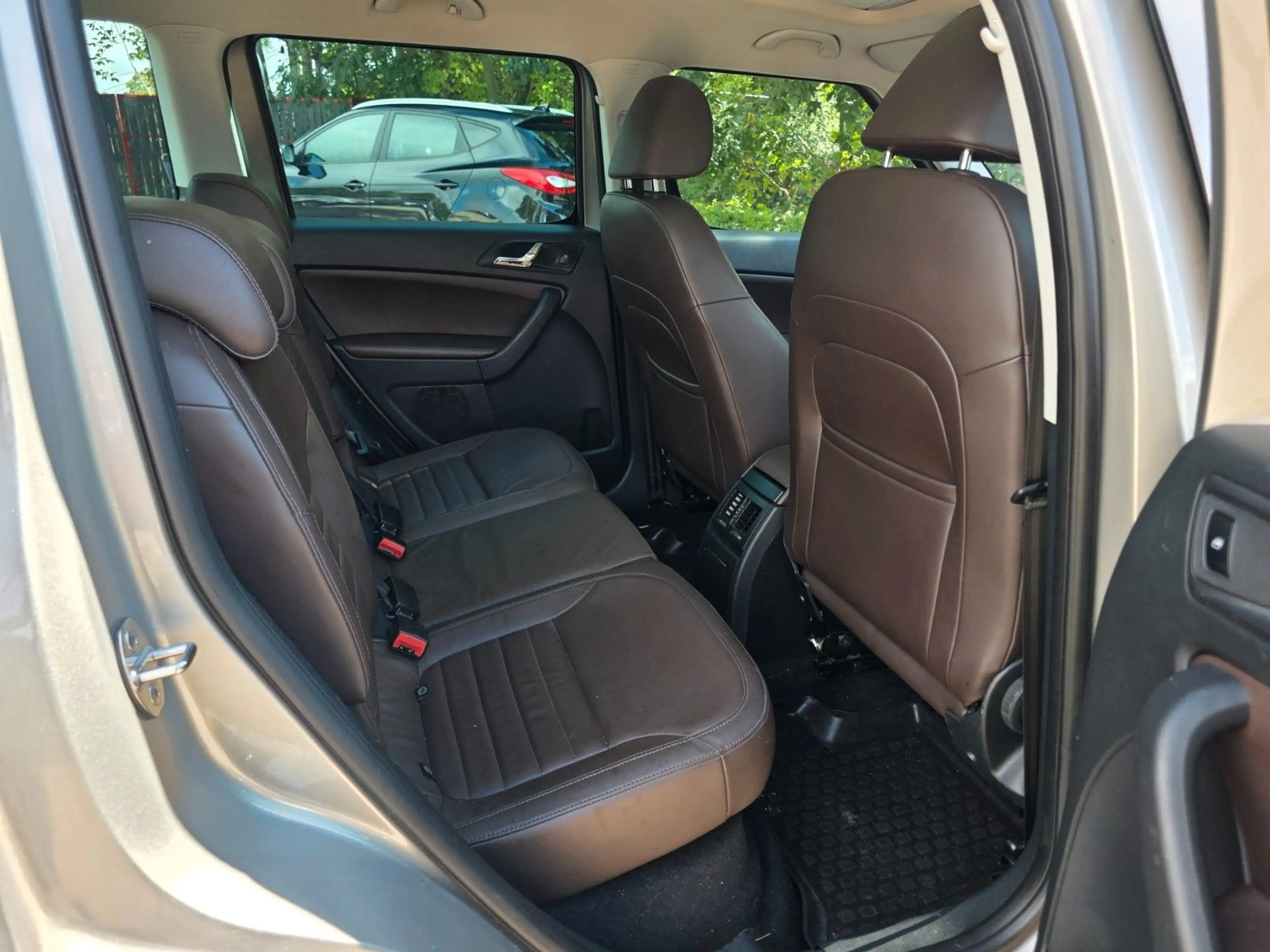 Skoda Yeti L&K 4x4  Automatik 2 Hand TÜV 06 2027 — photo 9