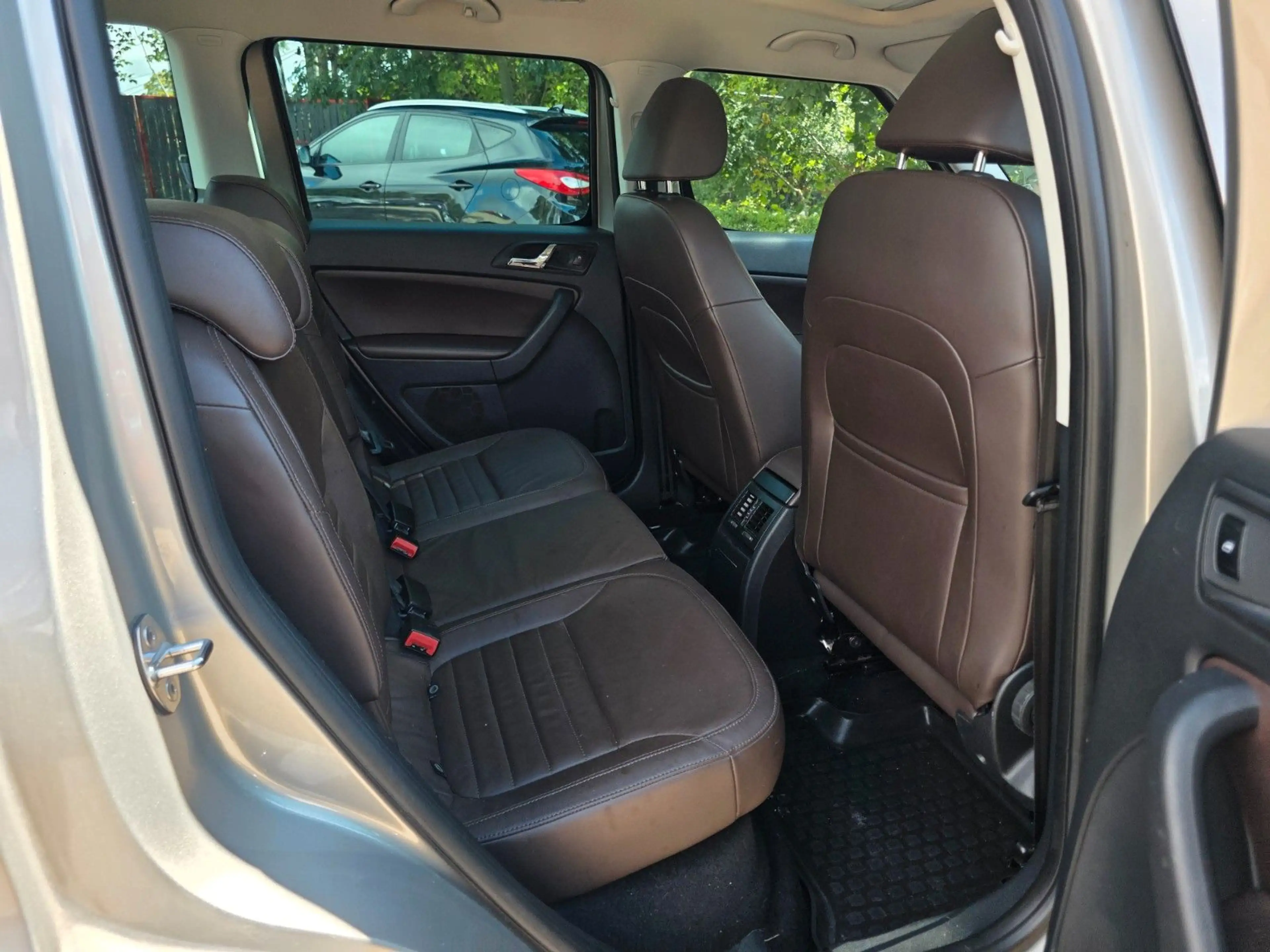 Skoda Yeti L&K 4x4  Automatik 2 Hand TÜV 06 2027 — photo 8