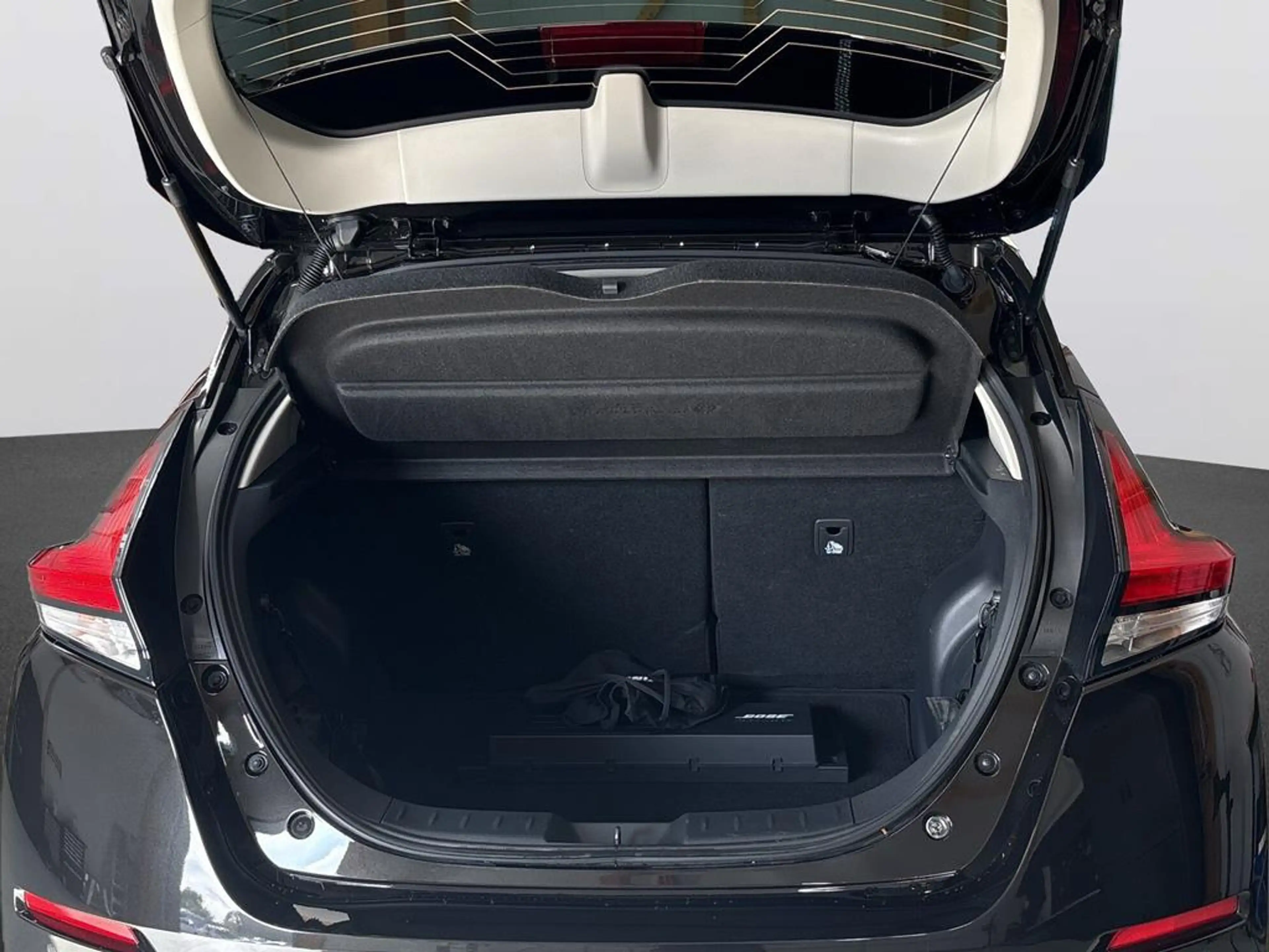 Nissan Leaf Tekna — photo 7