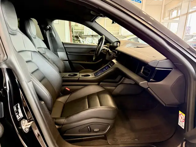 Porsche Taycan view 11