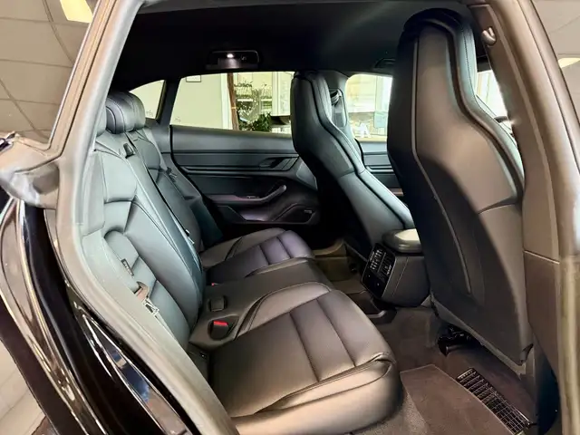 Porsche Taycan view 10