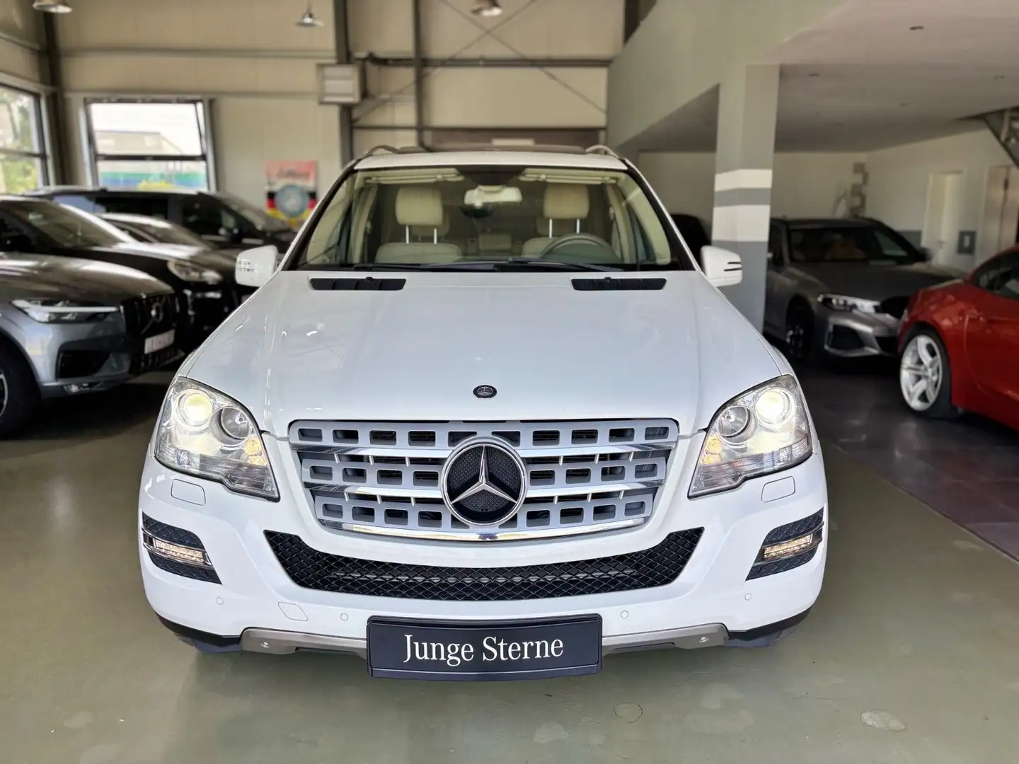 Mercedes-Benz ML 350 ML350 Sportpaket Navi+Camera/SD/H-K/Bi-Xenon/AHK Weiß - 2