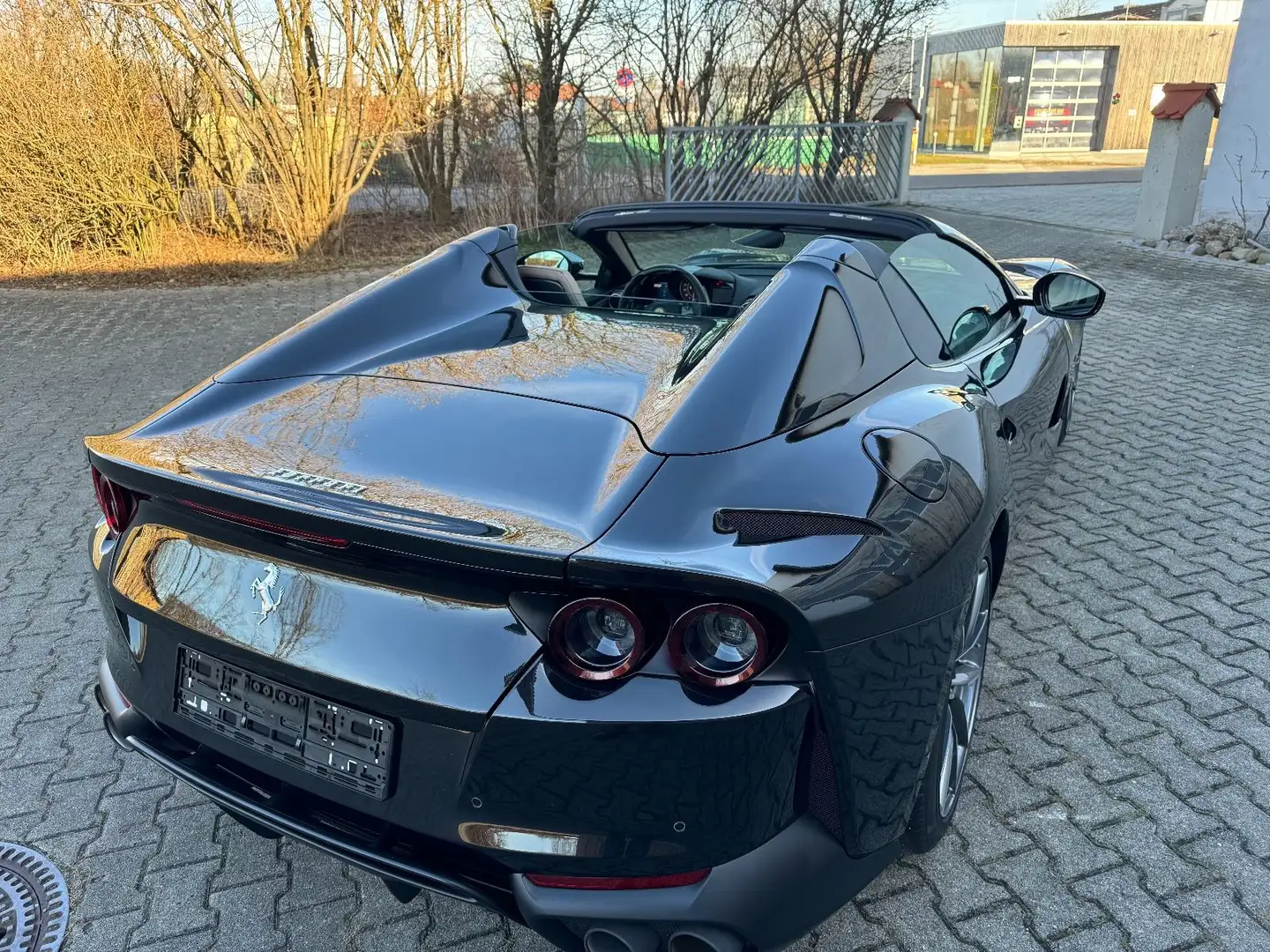 Ferrari 812 GTS - Vollsausstatt. - Lifiting - Apple ... Černá - 2
