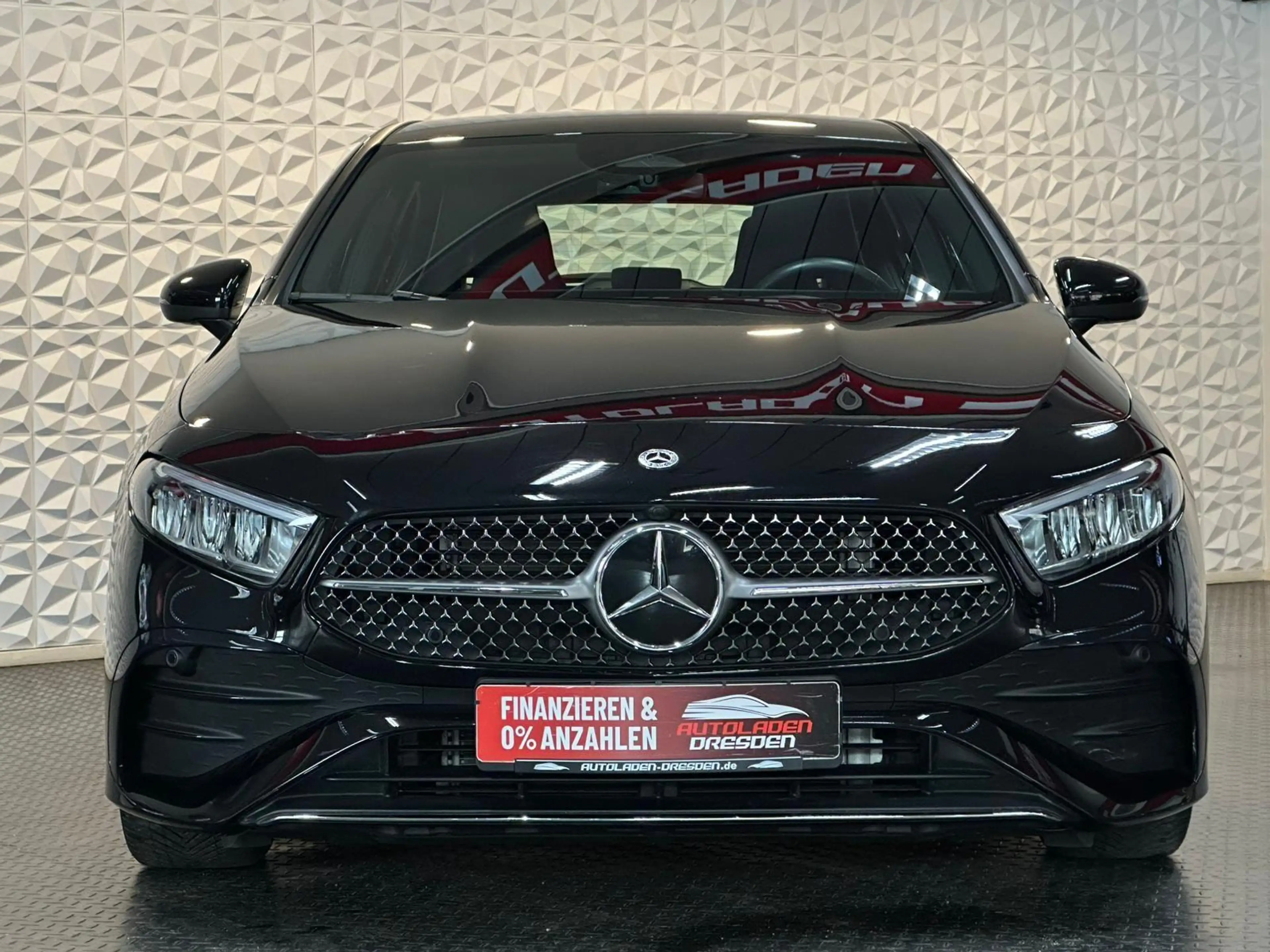 Mercedes-Benz A 200 d AMG VIRTUAL#SHZ#LED#CAM#NAVI#DISTRO#KEYLE — photo 3