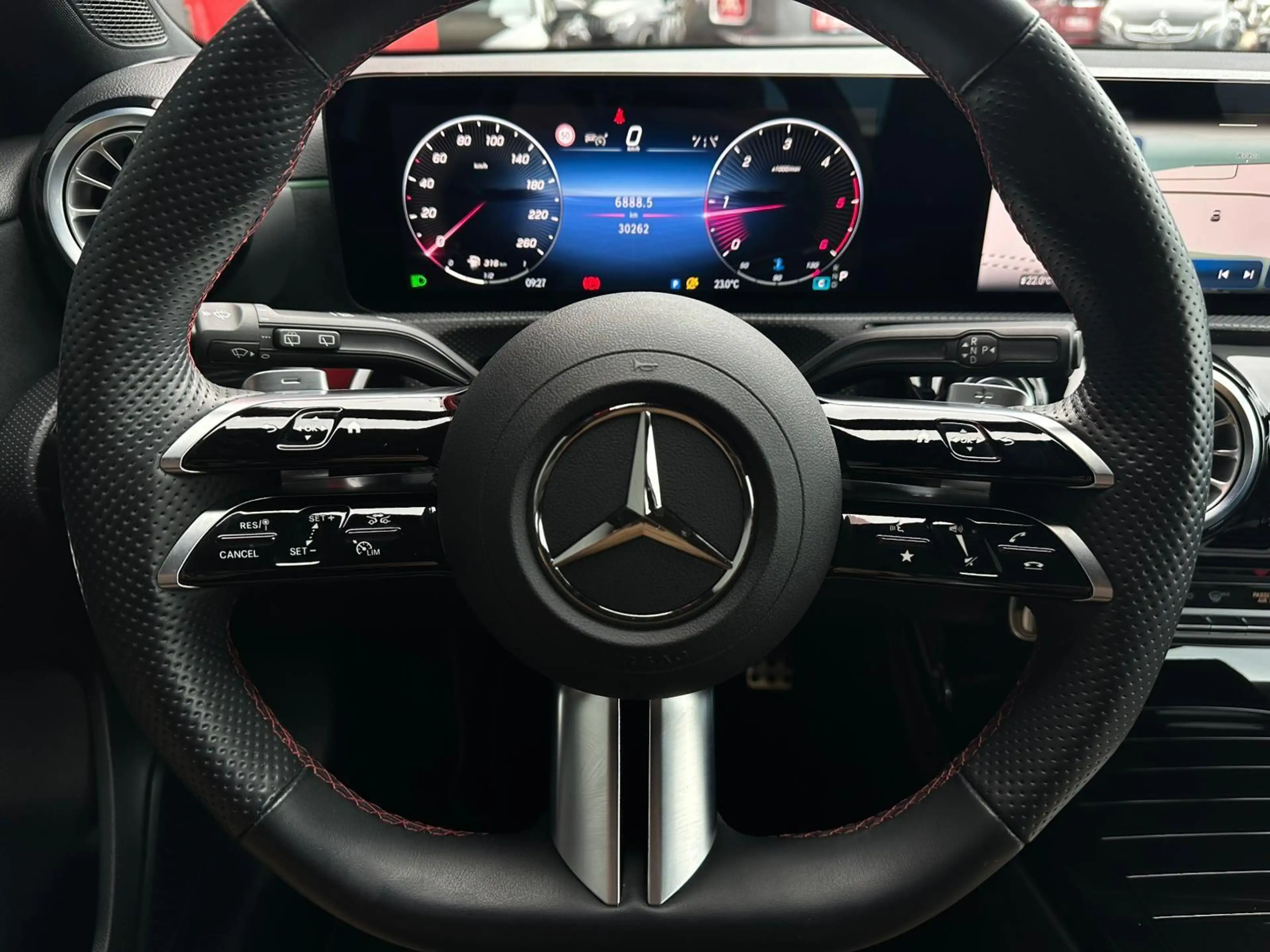 Mercedes-Benz A 200 d AMG VIRTUAL#SHZ#LED#CAM#NAVI#DISTRO#KEYLE — photo 11
