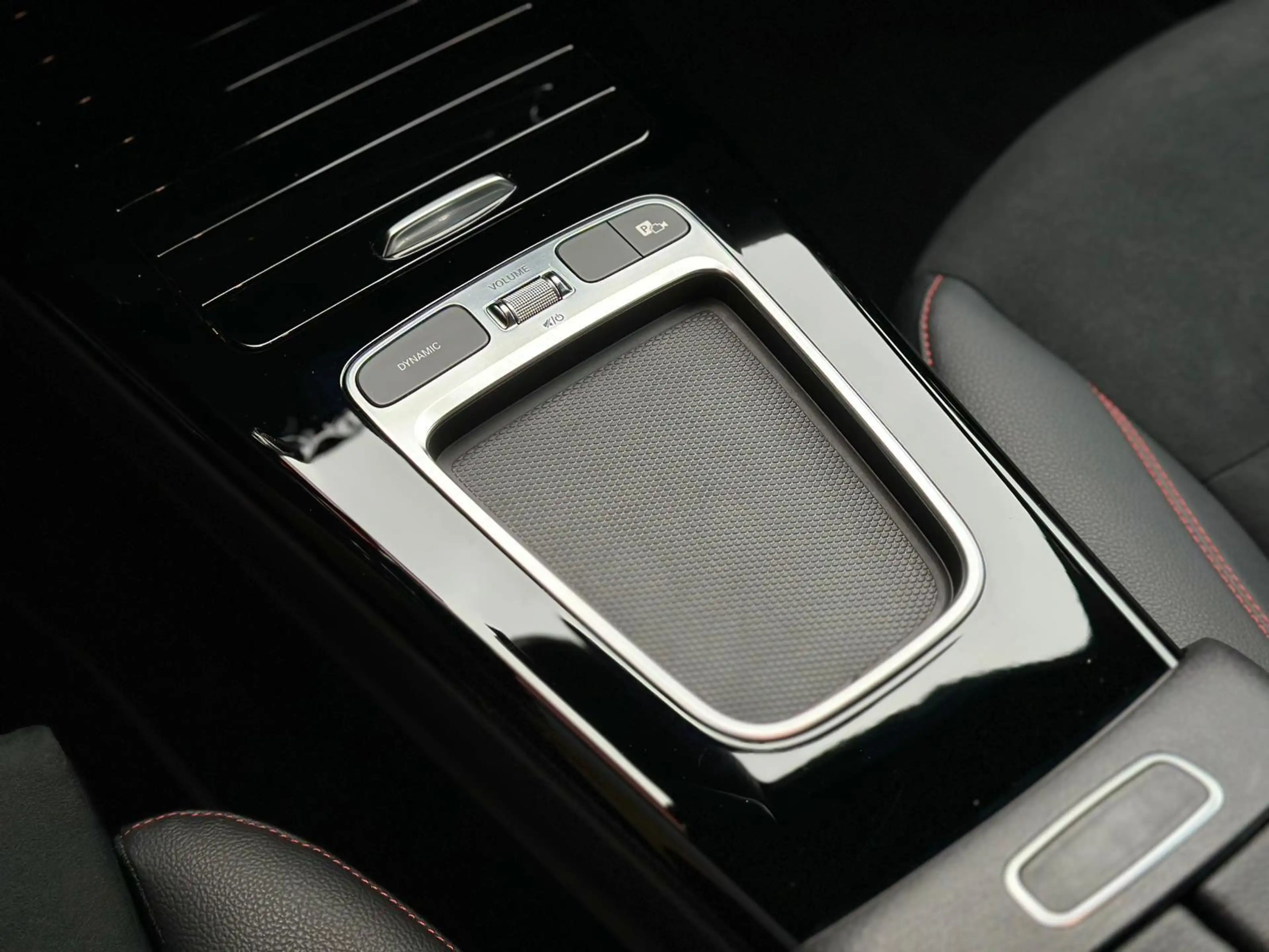 Mercedes-Benz A 200 d AMG VIRTUAL#SHZ#LED#CAM#NAVI#DISTRO#KEYLE — photo 15
