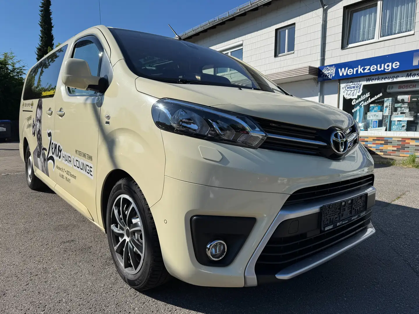 Toyota Proace Proace D-4D 2,0-l-L2 Taxi Aut. Verso Shut. Com. Schwarz - 2