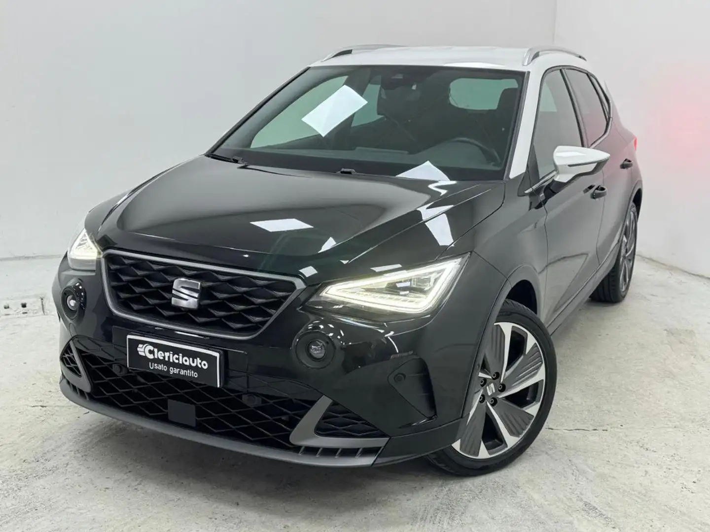 SEAT Arona 1.5 TSI EVO DSG ACT FR Schwarz - 1