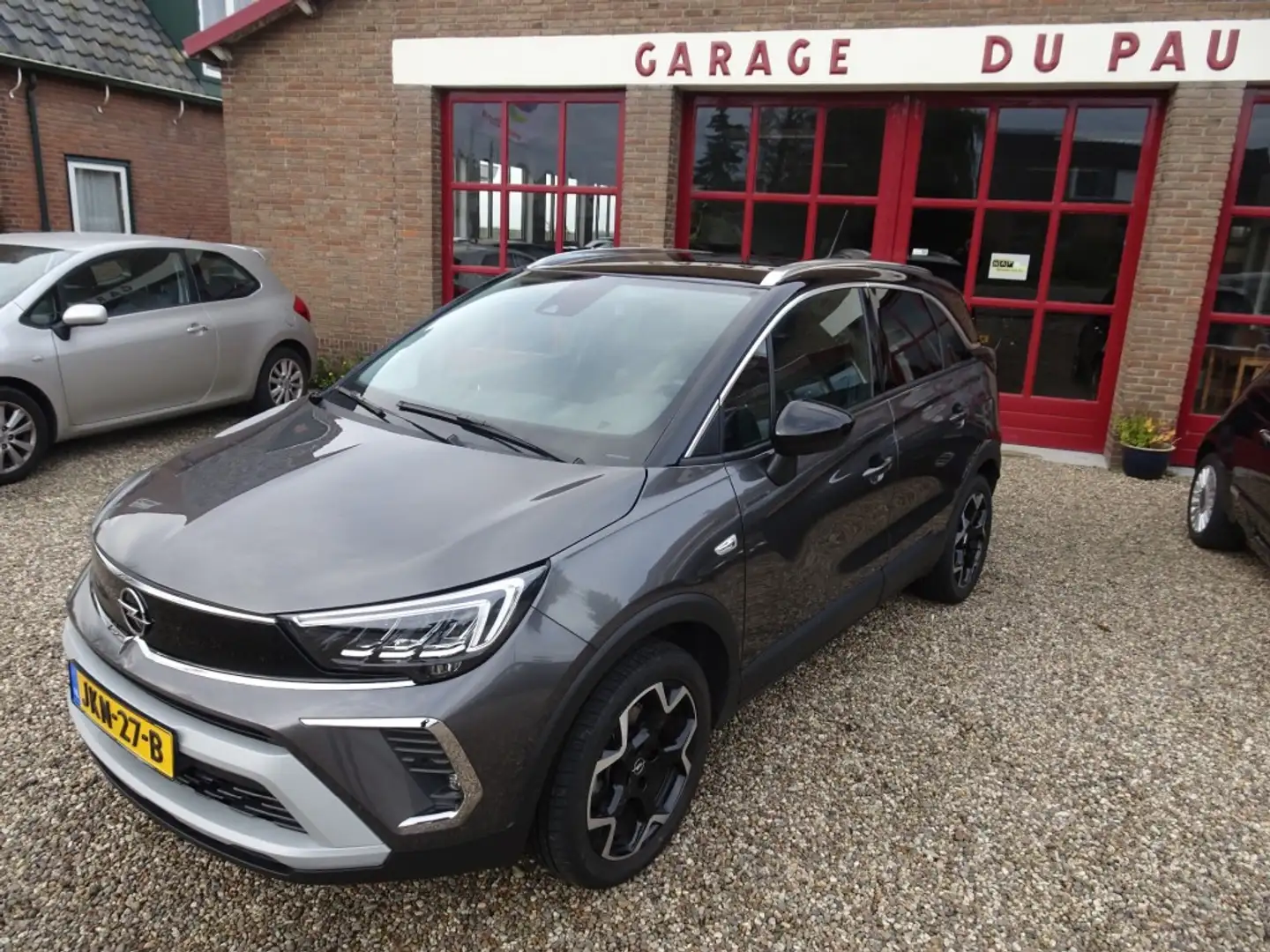 Opel Crossland 1.2 TURBO ELEGANCE Grijs - 1