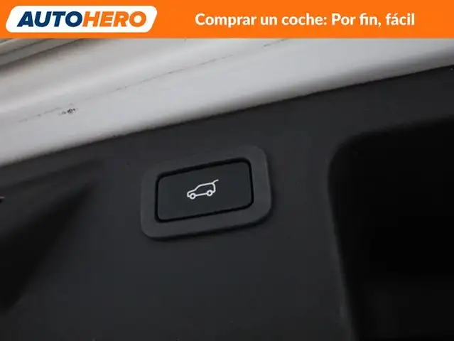 Land Rover Discovery Sport view 30