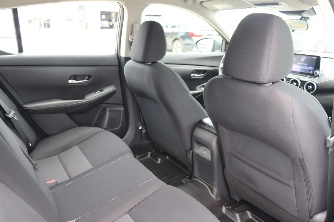 Nissan Sentra fotografie Nissan Sentra