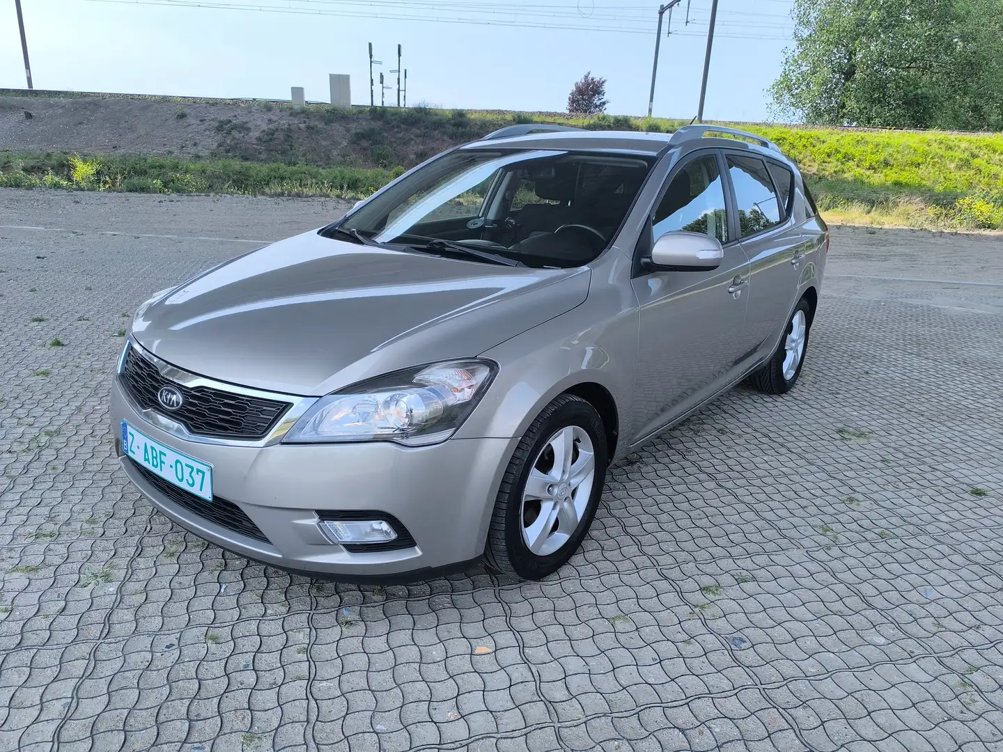 Kia Ceed SW / cee'd SW 1.6 CRDi Hedgren ISG EcoDynamics DPF Gris - 1