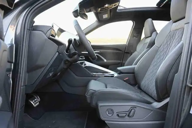 Audi Q5 view 9
