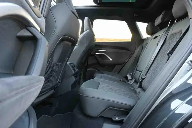Audi Q5 view 10