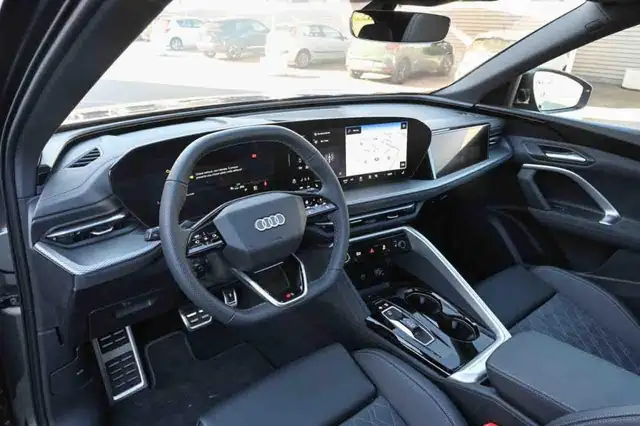 Audi Q5 view 8