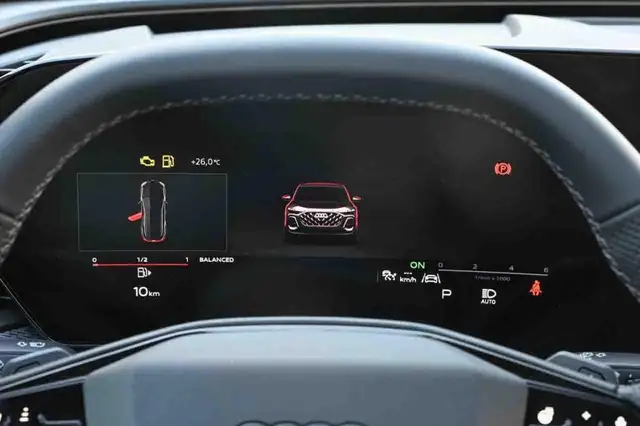Audi Q5 view 12