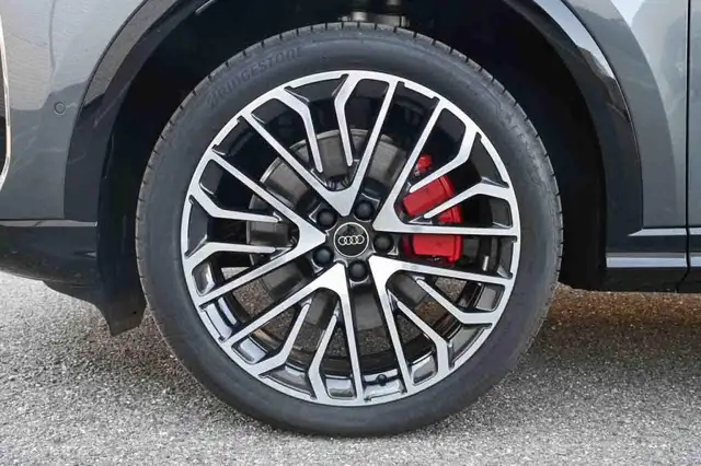 Audi Q5 view 6