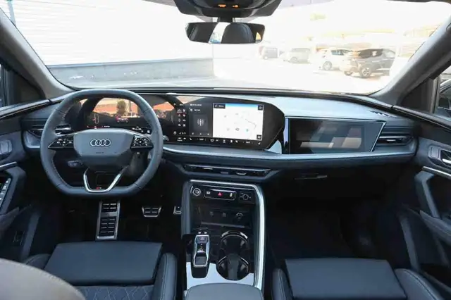 Audi Q5 view 7
