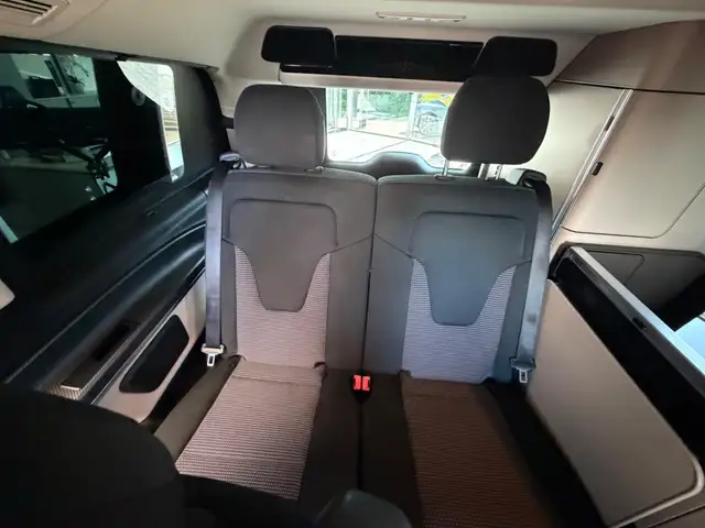 Mercedes-Benz V-Class view 14