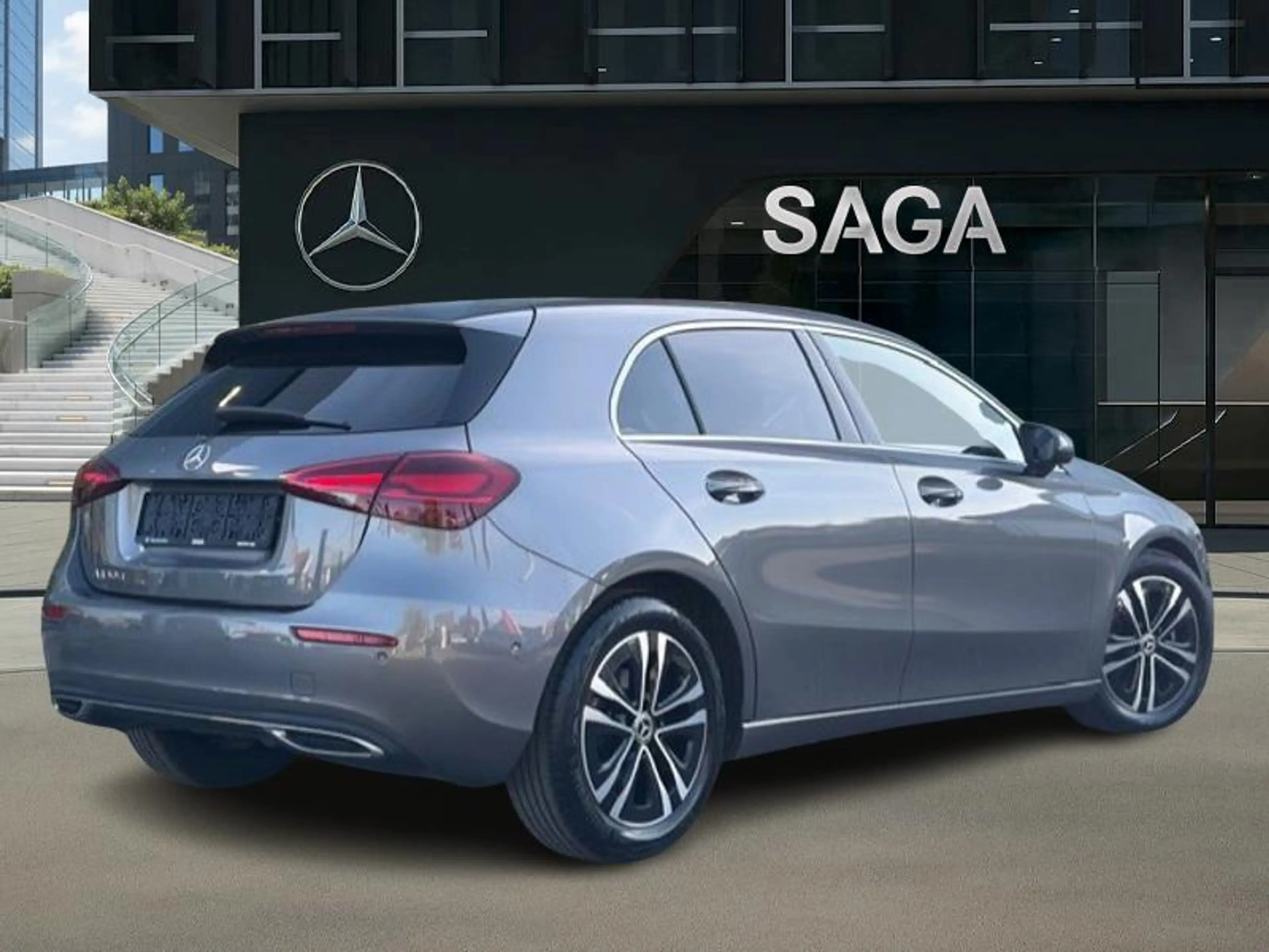 Mercedes-Benz A 180 d Luxury Line — photo 2