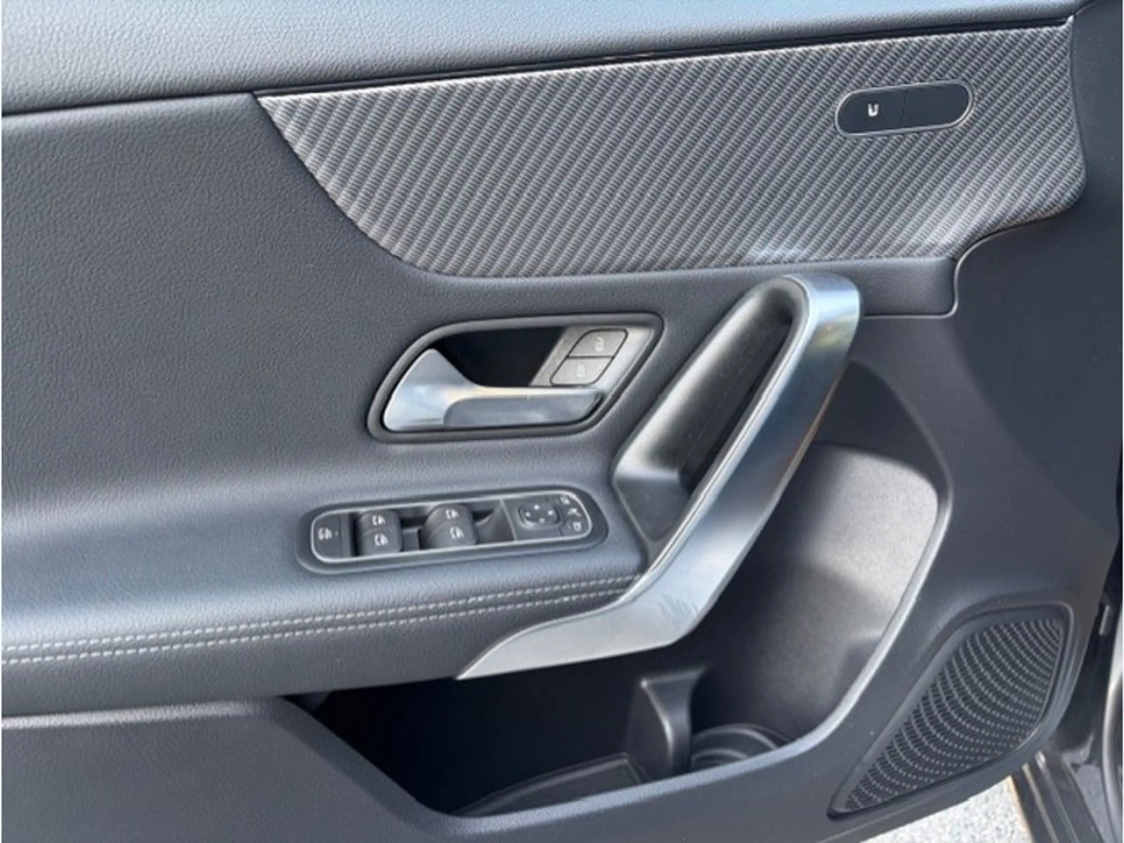 Mercedes-Benz A 180 d Luxury Line — photo 11