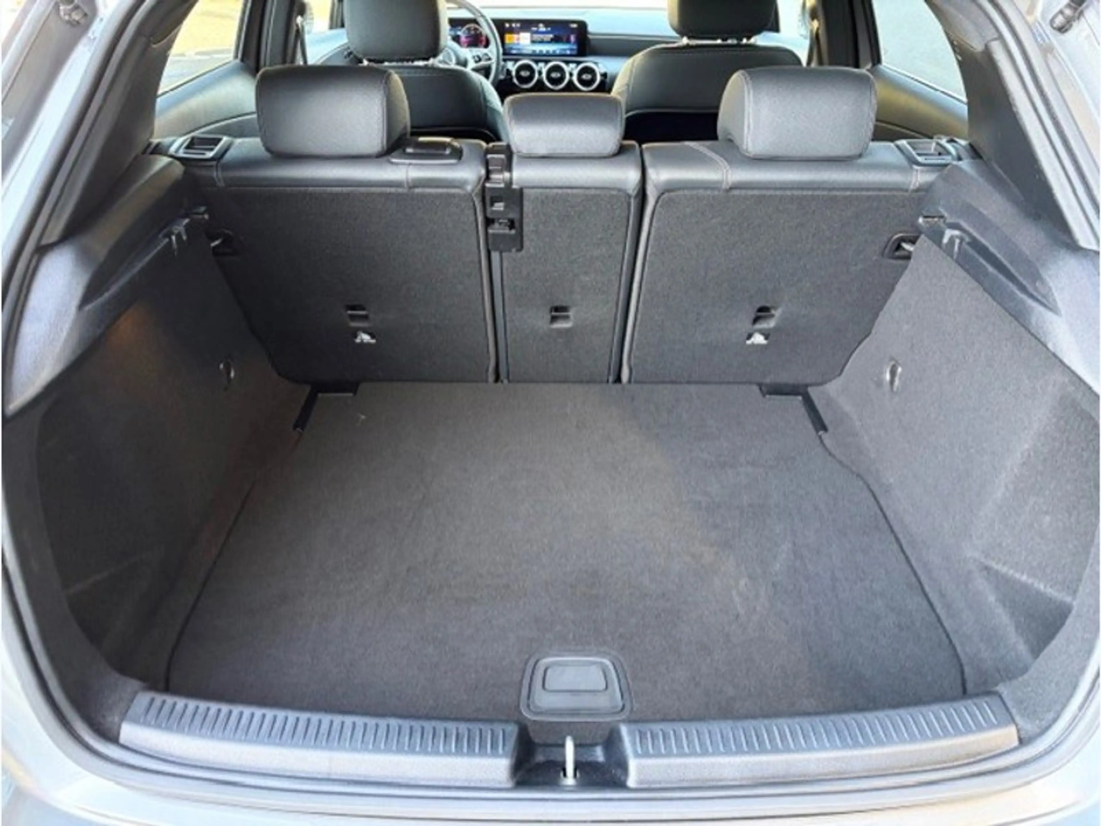 Mercedes-Benz A 180 d Luxury Line — photo 8